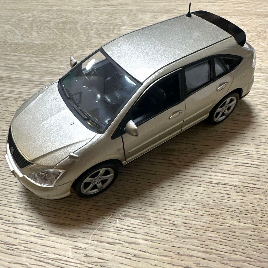 2代目 ハリアー ミニカー　HARRIER ベージュメタリック　カラーサンプル