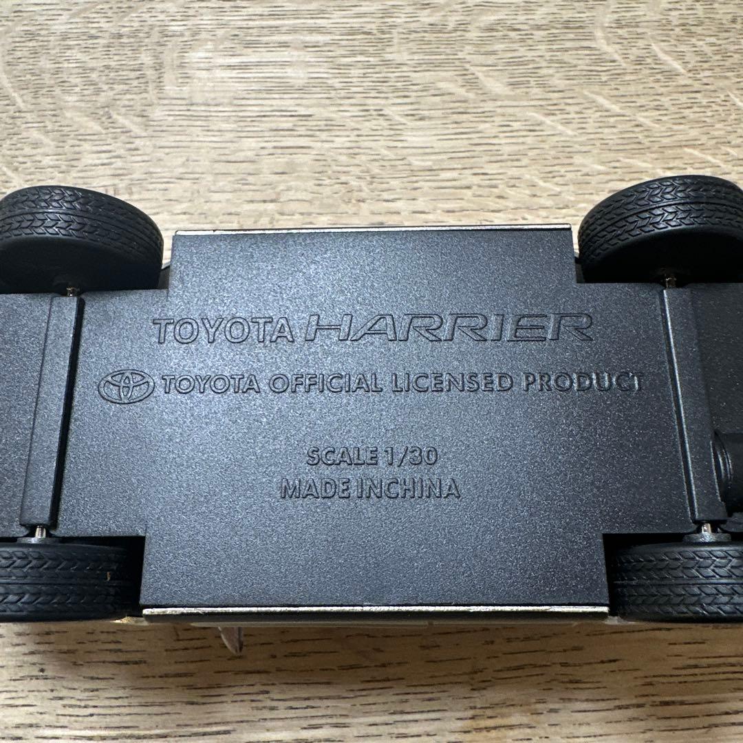 2代目 ハリアー ミニカー　HARRIER ベージュメタリック　カラーサンプル
