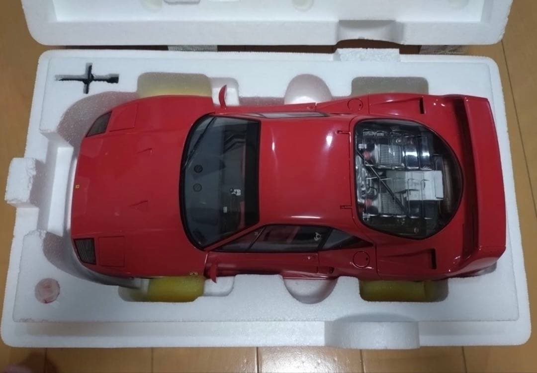 フェラーリ F40 1/12 ダイキャストカー