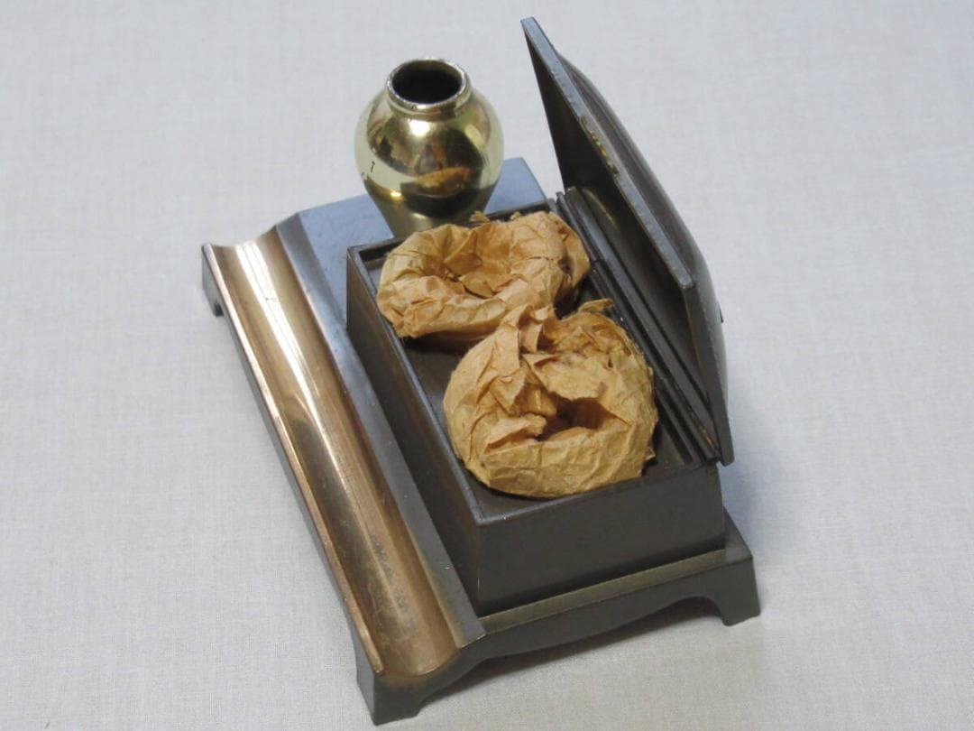◆極美品 昭和初期◆金属製 九六式艦上戦闘機が施された インク壺/インクスタンド