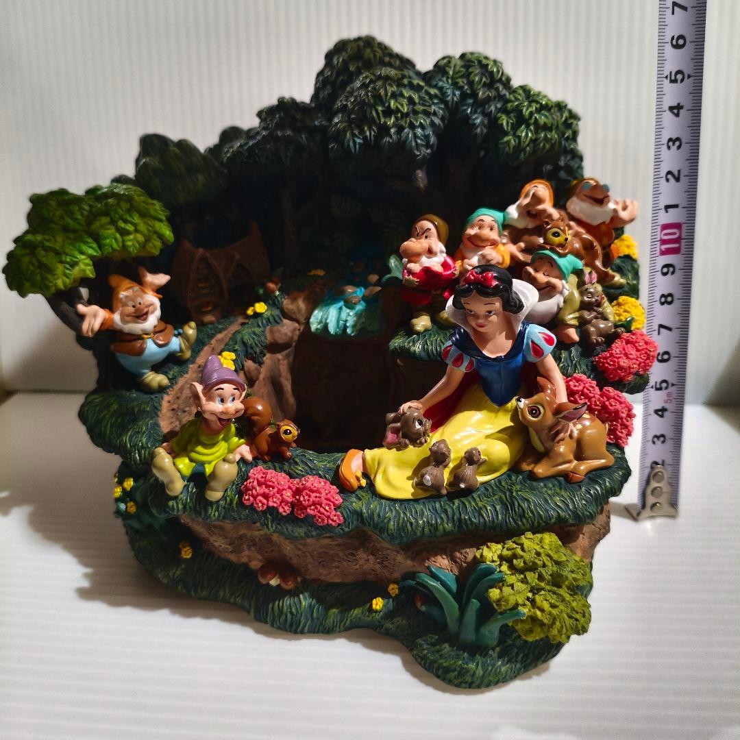 電灯動作◎✨白雪姫と7人のこびと 置物 ジオラマ ディズニーストア