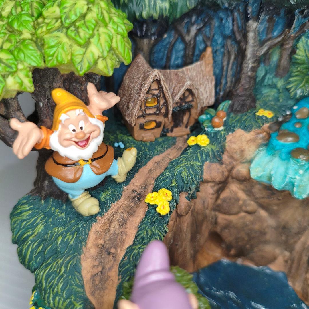 電灯動作◎✨白雪姫と7人のこびと 置物 ジオラマ ディズニーストア