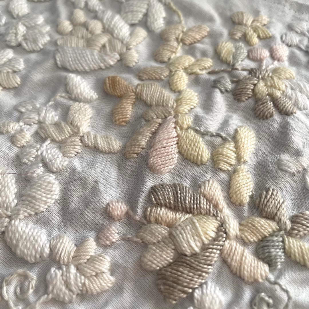 至高の手仕事/極厚立体刺繍パーツ /純白の陰影が織りなす一点モノの芸術
