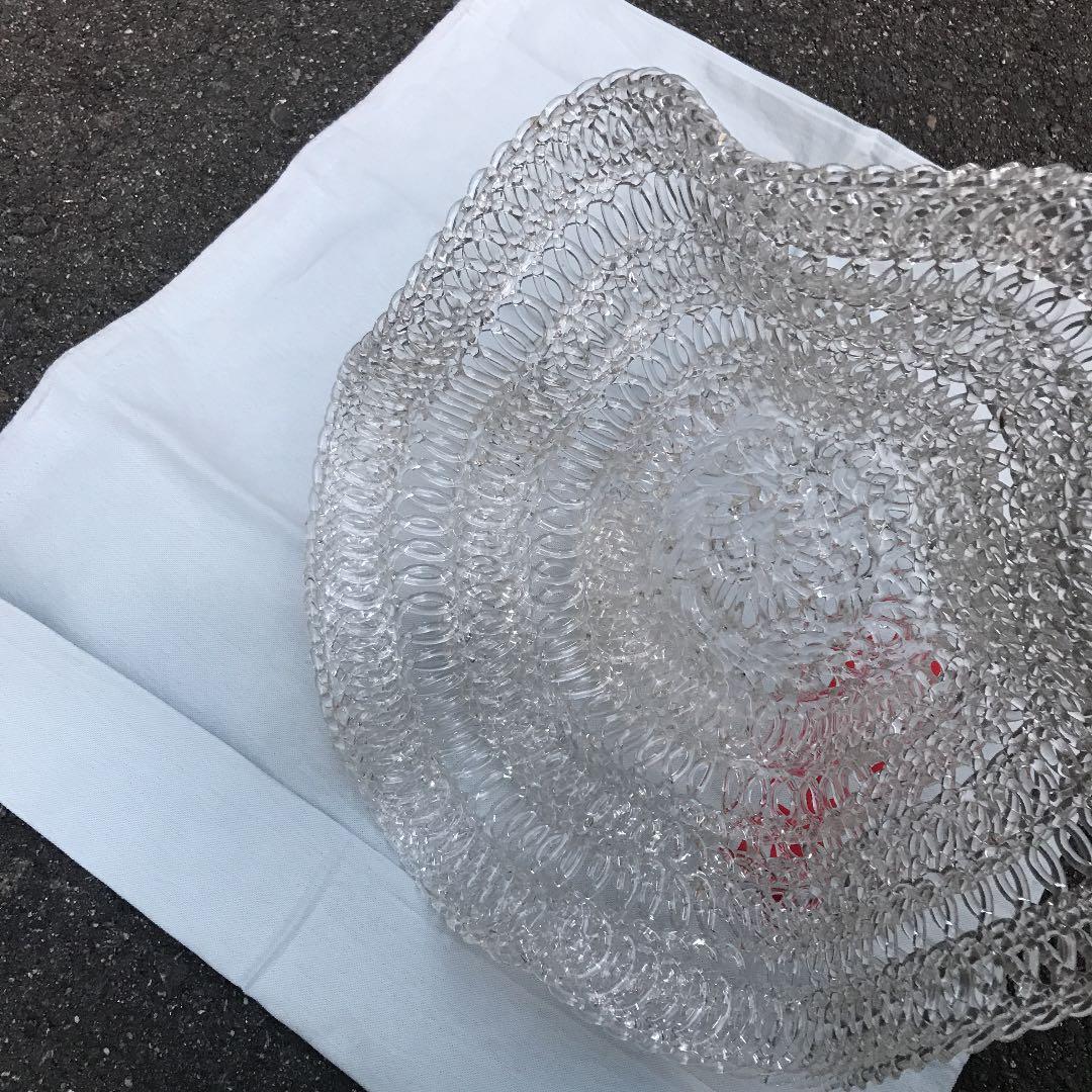 昭和レトロ　テーブルを彩る 大きな編み込みガラスのお皿です　アンティーク