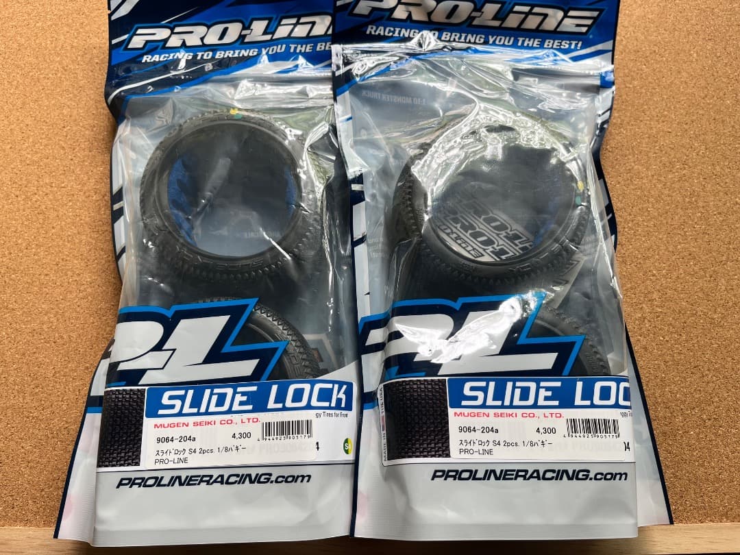 プロライン社　1/8バギー用タイヤ　スライドロックS4 １台分