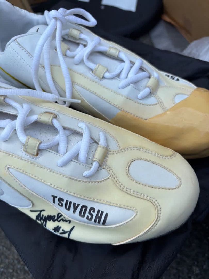 ソフトバンクホークス 和田毅 実使用 TSUYOSHI 直筆サイン入りシューズ