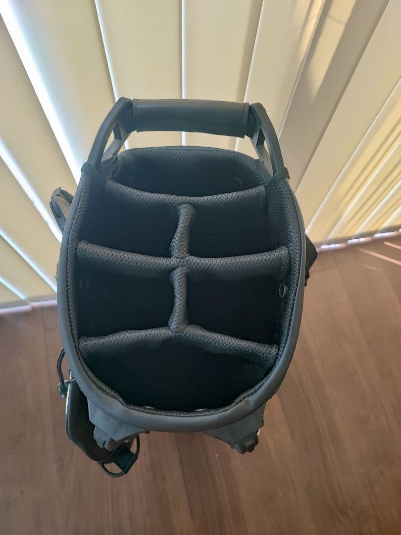 新品　未使用　J.LINDEBERG 　リンドバーグ　キャディバッグ 　ベゼル
