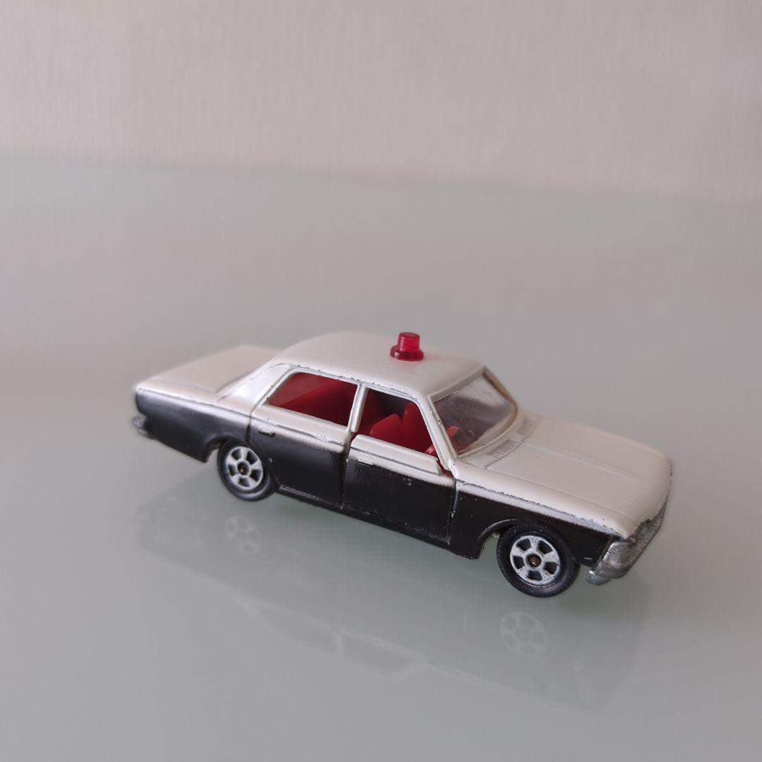 黒箱 トミカ クラウンパトロールカー 1A シール付き 色指定箱