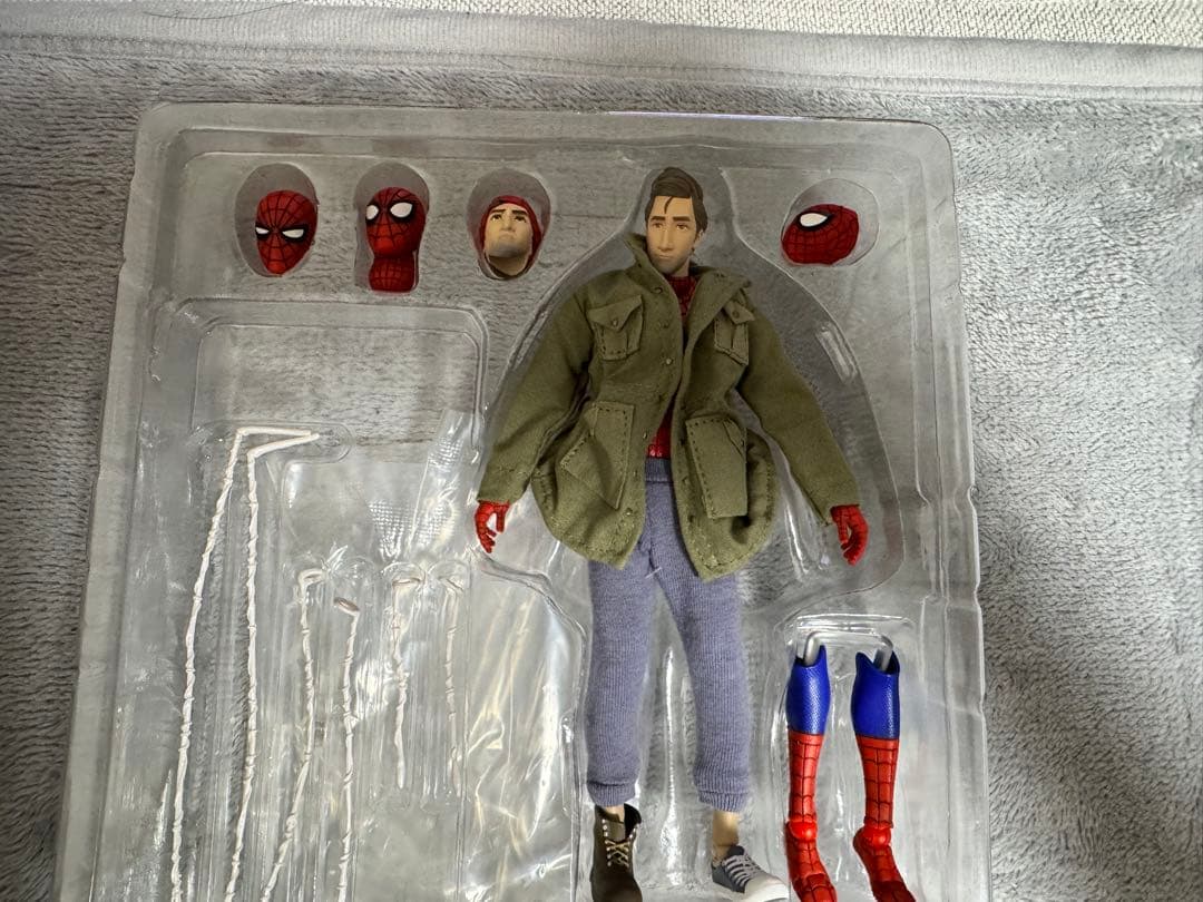 MAFEX No.109スパイダーマンスパイダーバース ピーターBパーカー