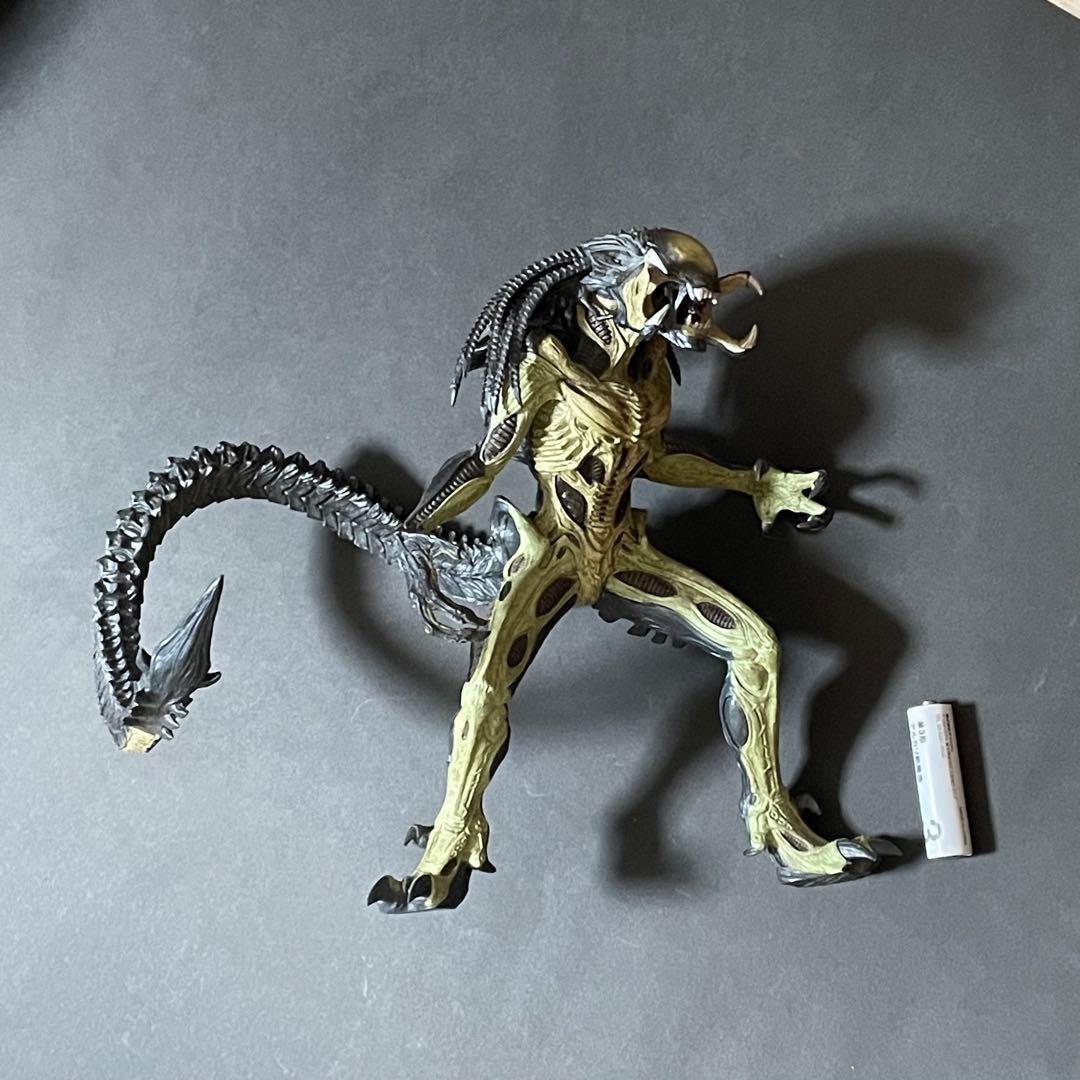 マクファーレントイズ　12インチ　グリッドエイリアン　フリュー　プレデリアン