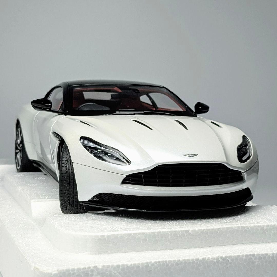 オートアート 1/18 アストンマーチン DB11 メタリック・ホワイト