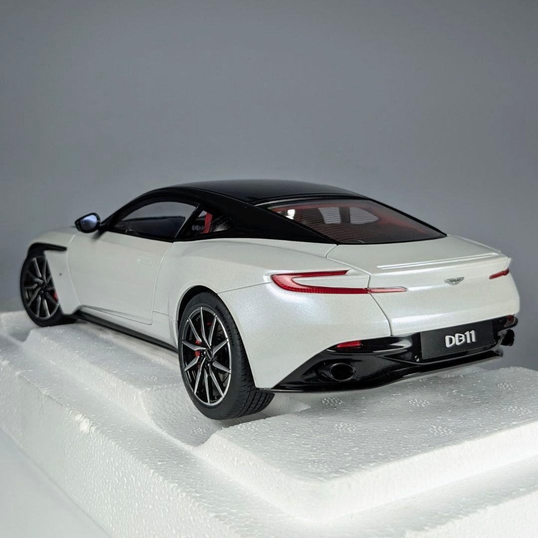 オートアート 1/18 アストンマーチン DB11 メタリック・ホワイト