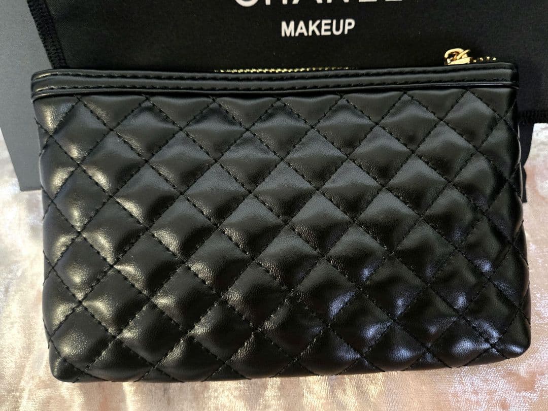 希少 新品 CHANEL ノベルティ ポーチ キルティング保存袋、箱付き
