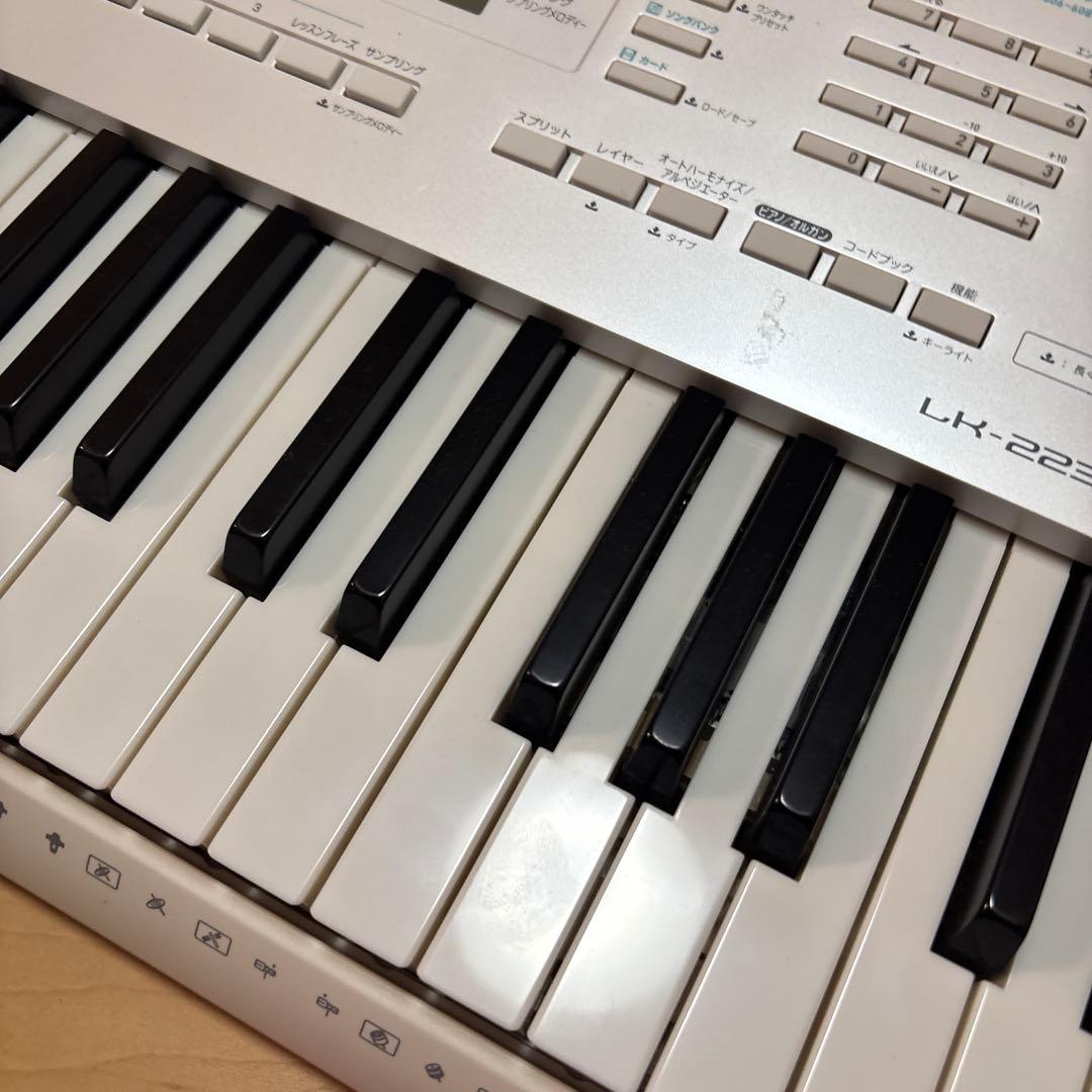 CASIO LK-223 光ナビゲーション 電子キーボード 61鍵