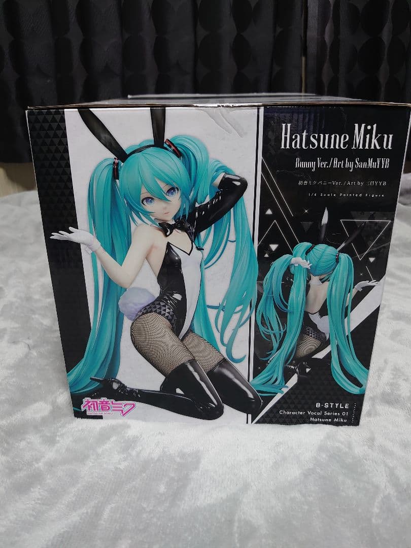 初音ミクバニーVer. Art by 三目YYB 1/4 スケールフィギュア