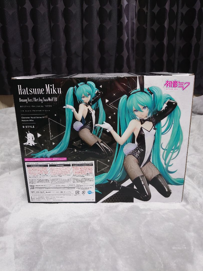 初音ミクバニーVer. Art by 三目YYB 1/4 スケールフィギュア
