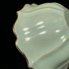 如窯龍文花口筆洗器