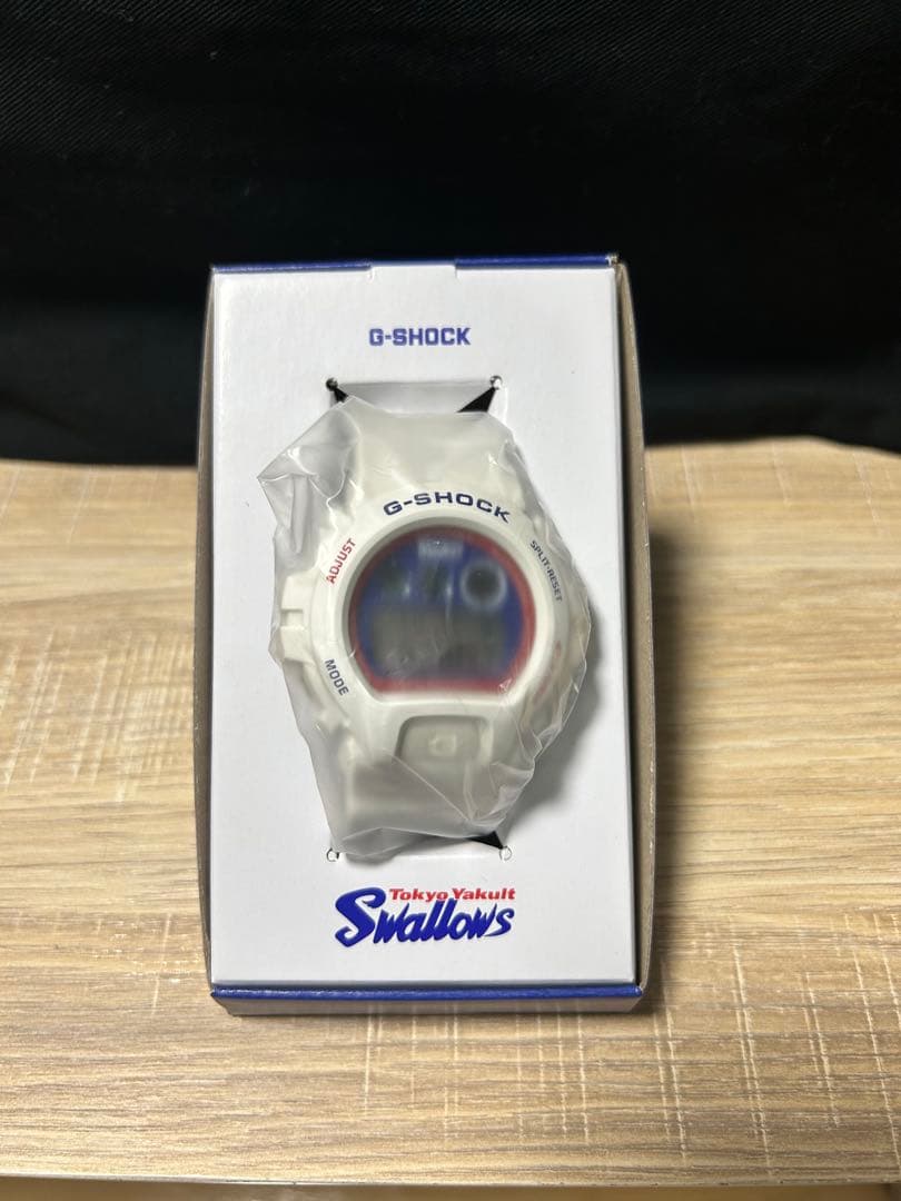 東京ヤクルトスワローズ G-SHOCK ホワイト