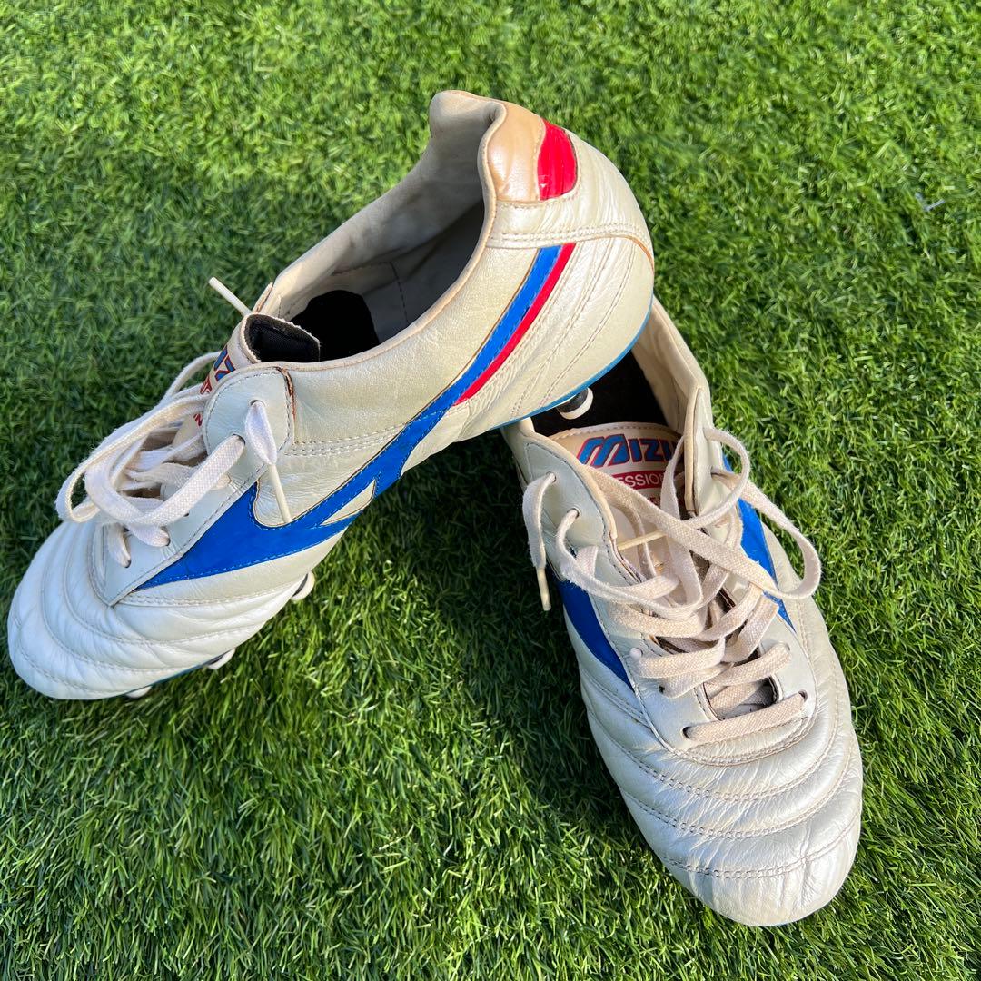 サッカースパイク　ミズノ　モレリア2 白・青・赤