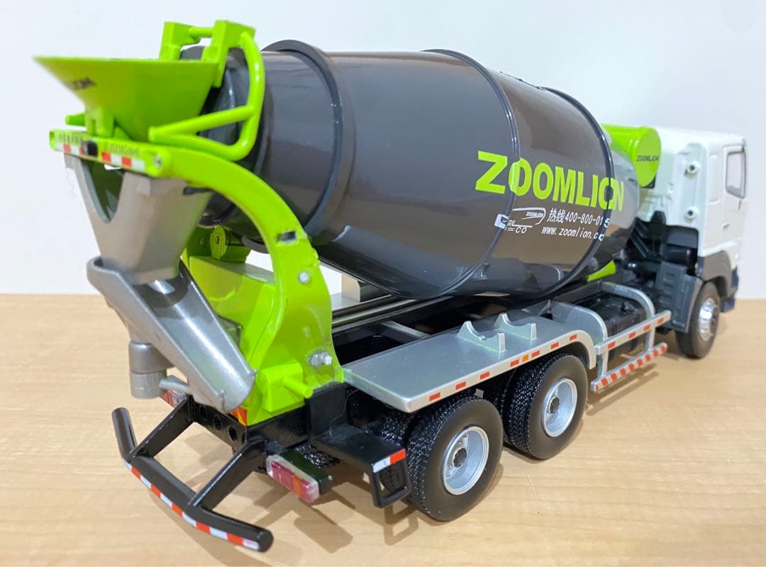 Zoomlion コンクリートセメント　トラック　ミキサー車　日野700