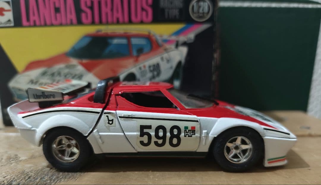 エイダイ ランチアストラトス ダイキャスト ミニカー 1/28