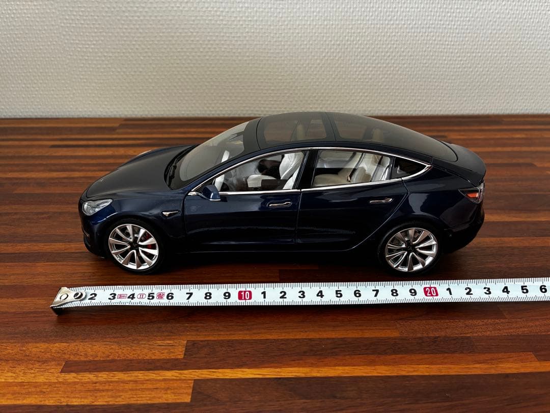 テスラ ミニカー Model 3 モデル3　1:18 TESLA