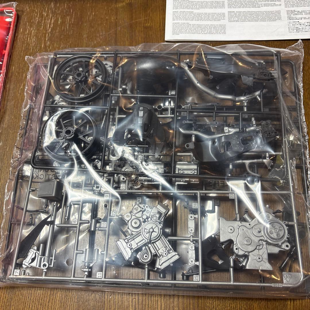 イタレリ　オートバイ　プラモデル　1/9 ドゥカティ　＆　ライダーフィギュア
