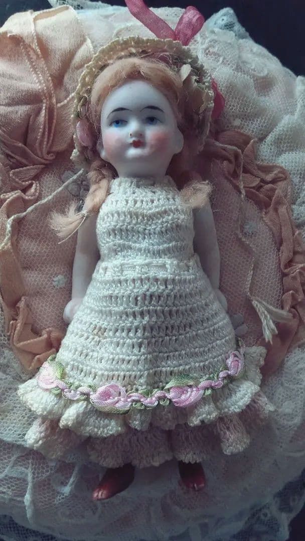 Hertwig❀アンティークビスクドール　おさげの女の子♪小物付