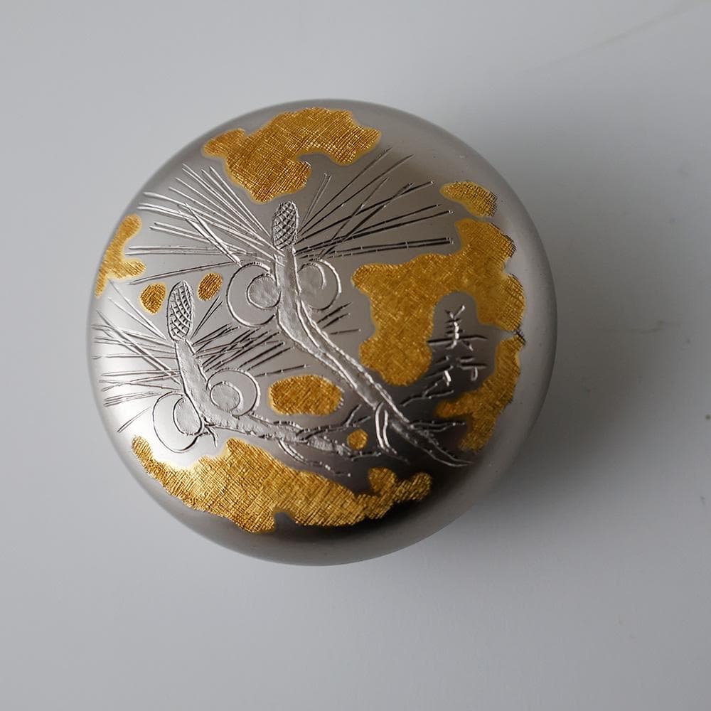 T金工家 帖佐美行 晴若花想 彫金香合 蓋物 共箱 彫刻巨匠 ボンボニエール