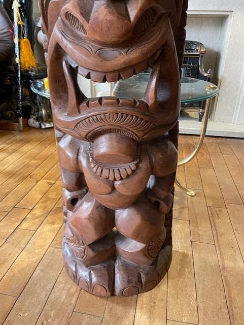 アジアンスタイルの木製彫刻
