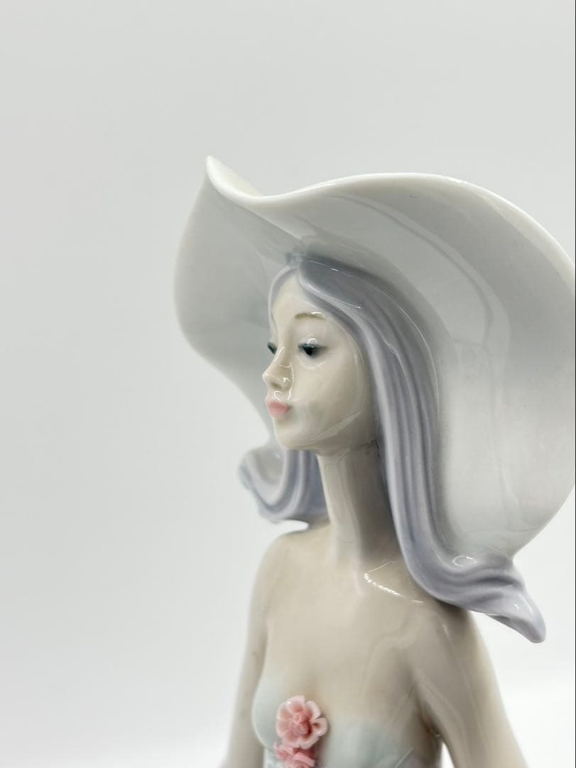 リヤドロ フィギュリン Dama Biarritz ビアリッツの貴婦人　1431