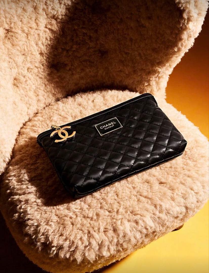 CHANEL ブラック 化粧ポーチ　ダイアモンドパターン