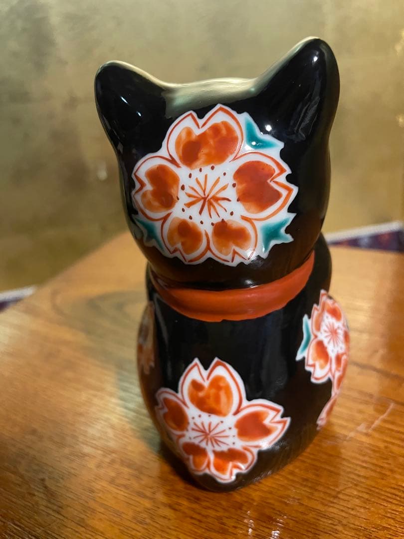 【九谷焼】お祈り猫 招き猫 黒地桜 縁起物 置物