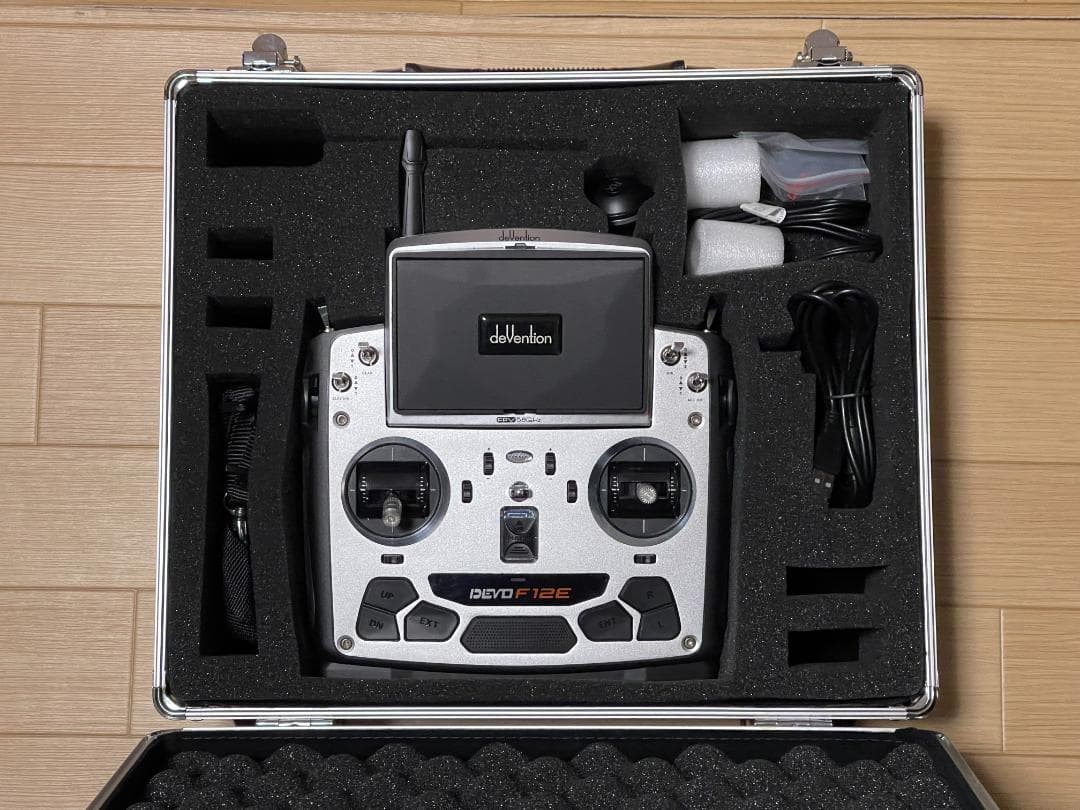 アルミケース付き！WALKERA DEVO F12E 送信機