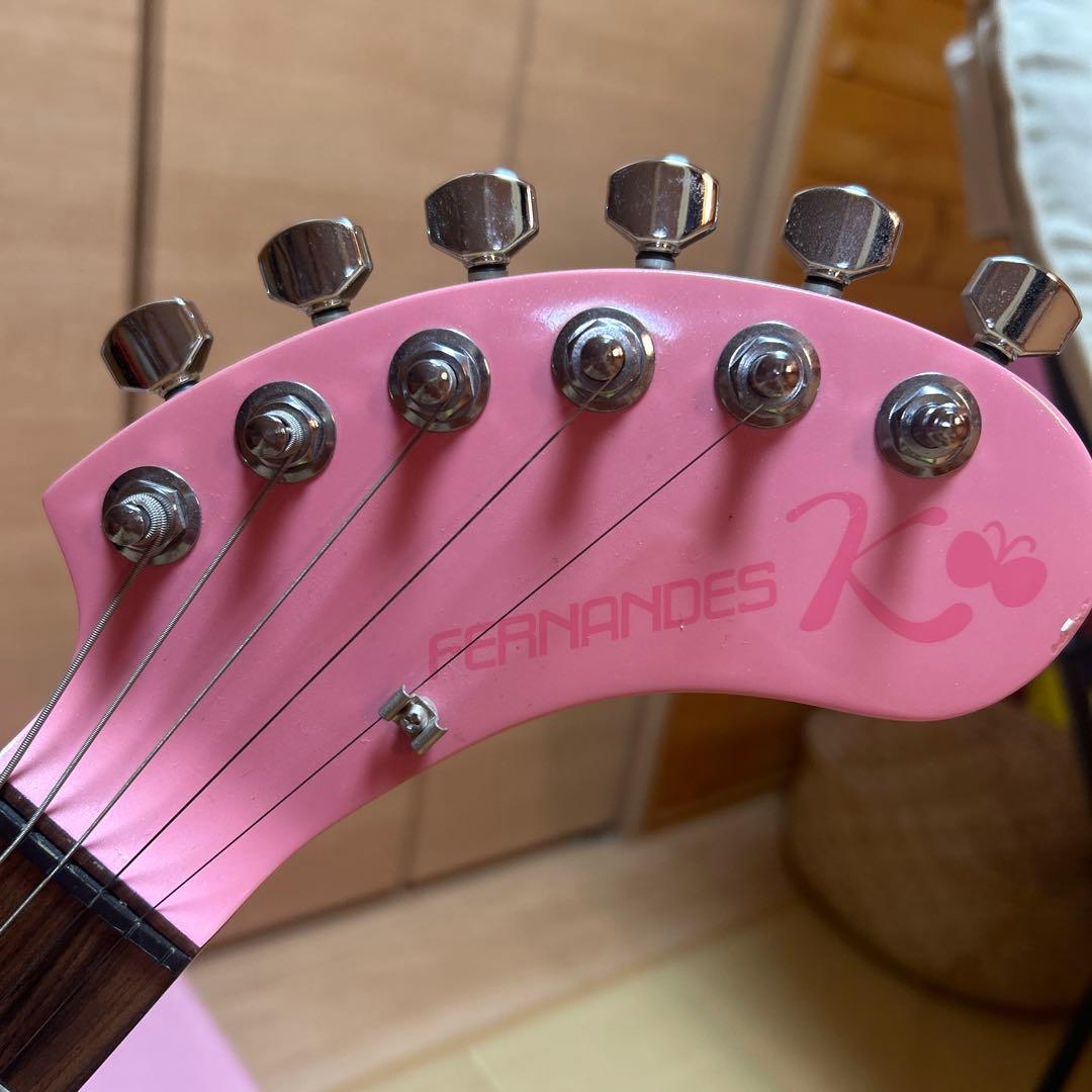 ハローキティ フェルナンデスFERNANDES アンプ内蔵 ZO-3 kitty