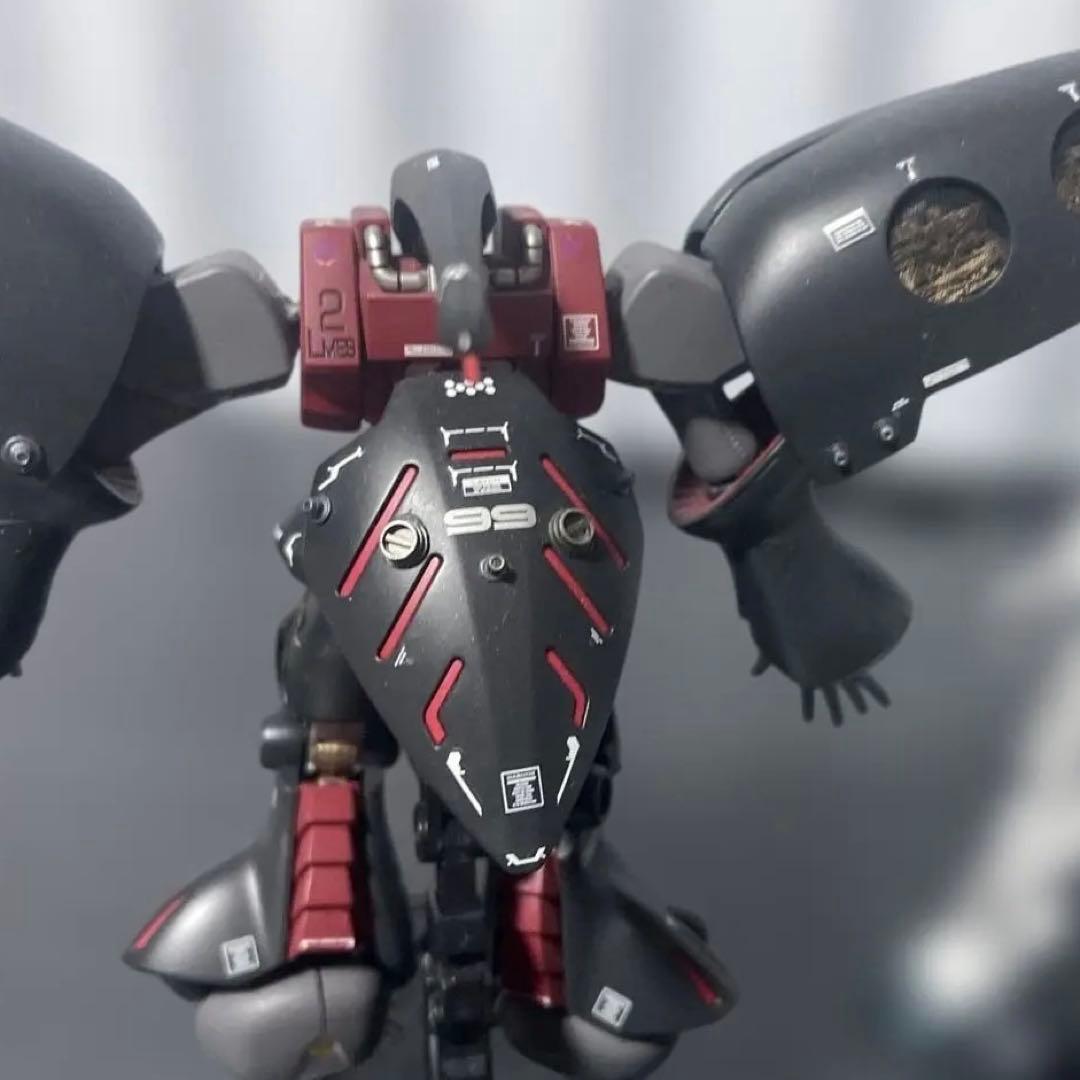 組み立てジャンク品(旧)1/100セラヴィーガンダムと HG1/144キュベレイ