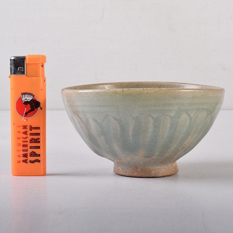 中国　龍泉窯　青磁　刻蓮弁文　茶碗　C　R8085