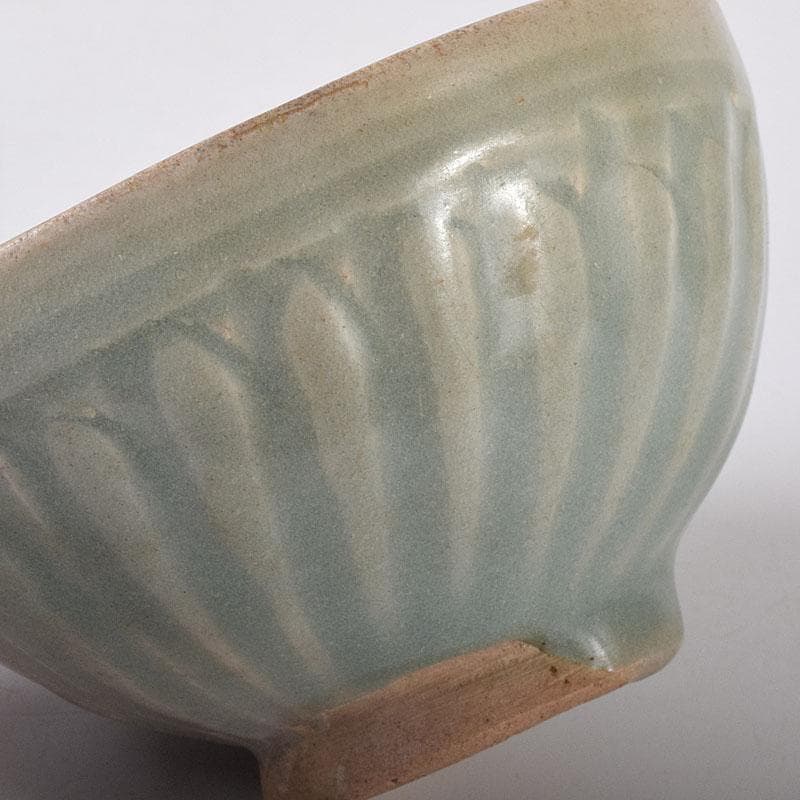 中国　龍泉窯　青磁　刻蓮弁文　茶碗　C　R8085