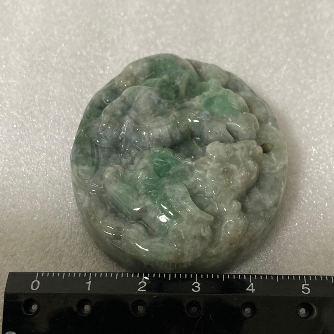 翡翠　麒麟縁起彫刻　根付　置物　(14075)