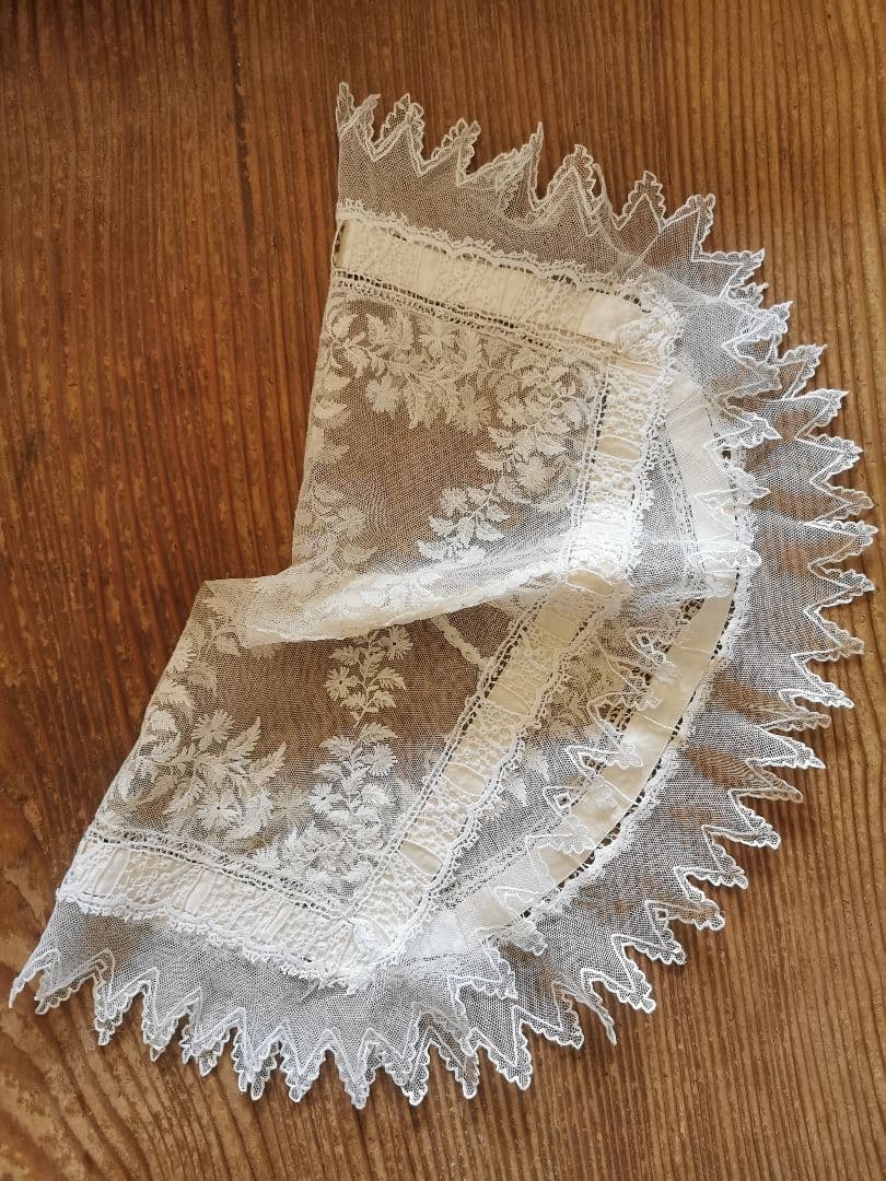 追加画像✵アンティークフランス シルクリボン＆スカラップレース 花刺繍ドイリー