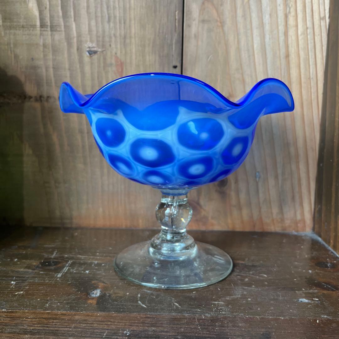 骨董　時代ガラス　希少　瑠璃色　乳白色　亀甲紋模様　フリル　コンポート　ウラン