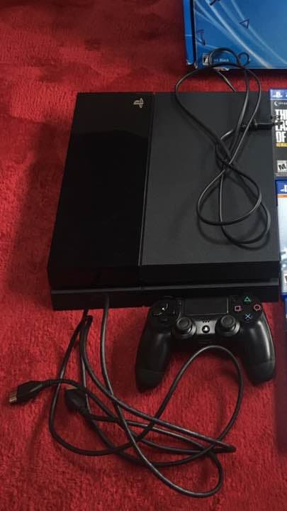PS4本体&ソフト6本付き‼️