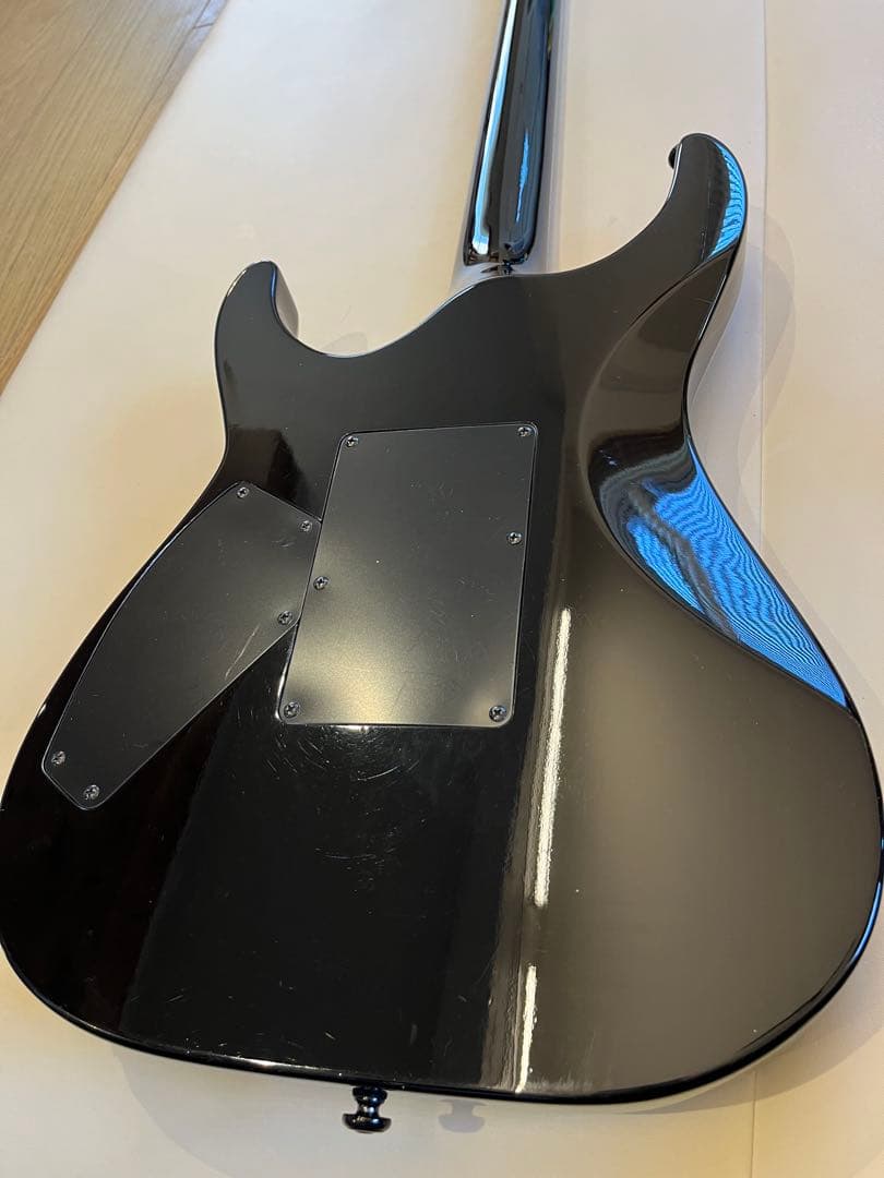 エレキギターおよびケース