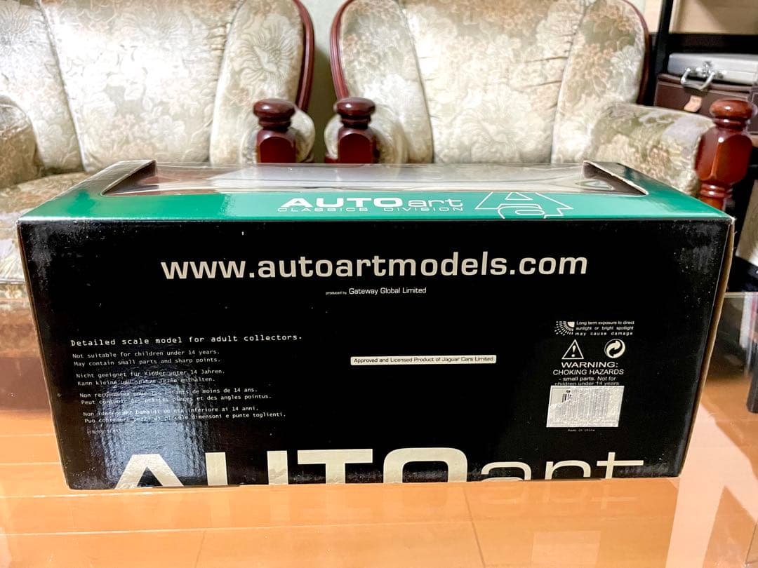 価格変更 1/18 オートアート ジャガーCタイプブリティッシュグリーン未展示品