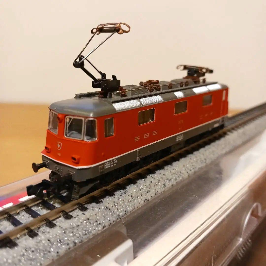 Nゲージ Fleischmann 電気機関車 及び Arnold 客車４両セット