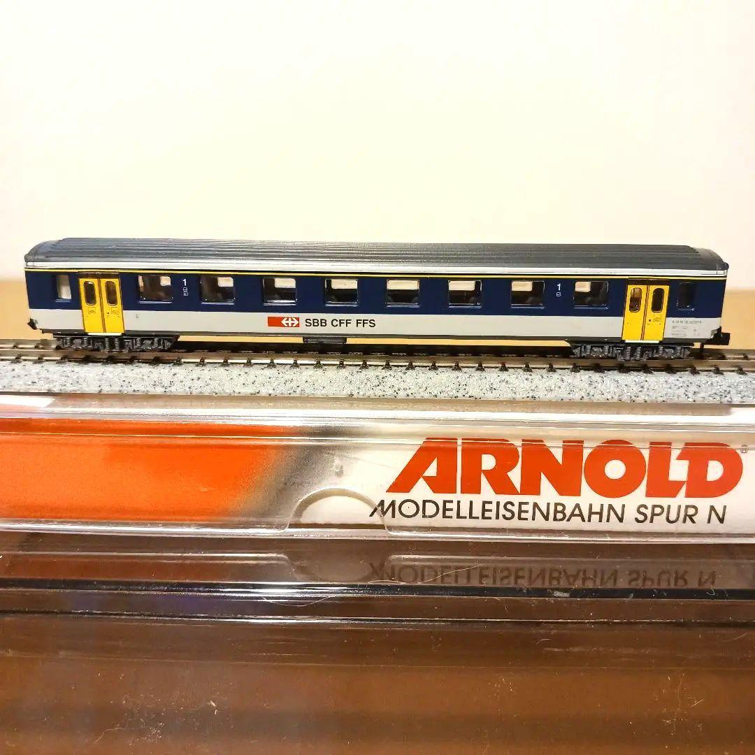 Nゲージ Fleischmann 電気機関車 及び Arnold 客車４両セット