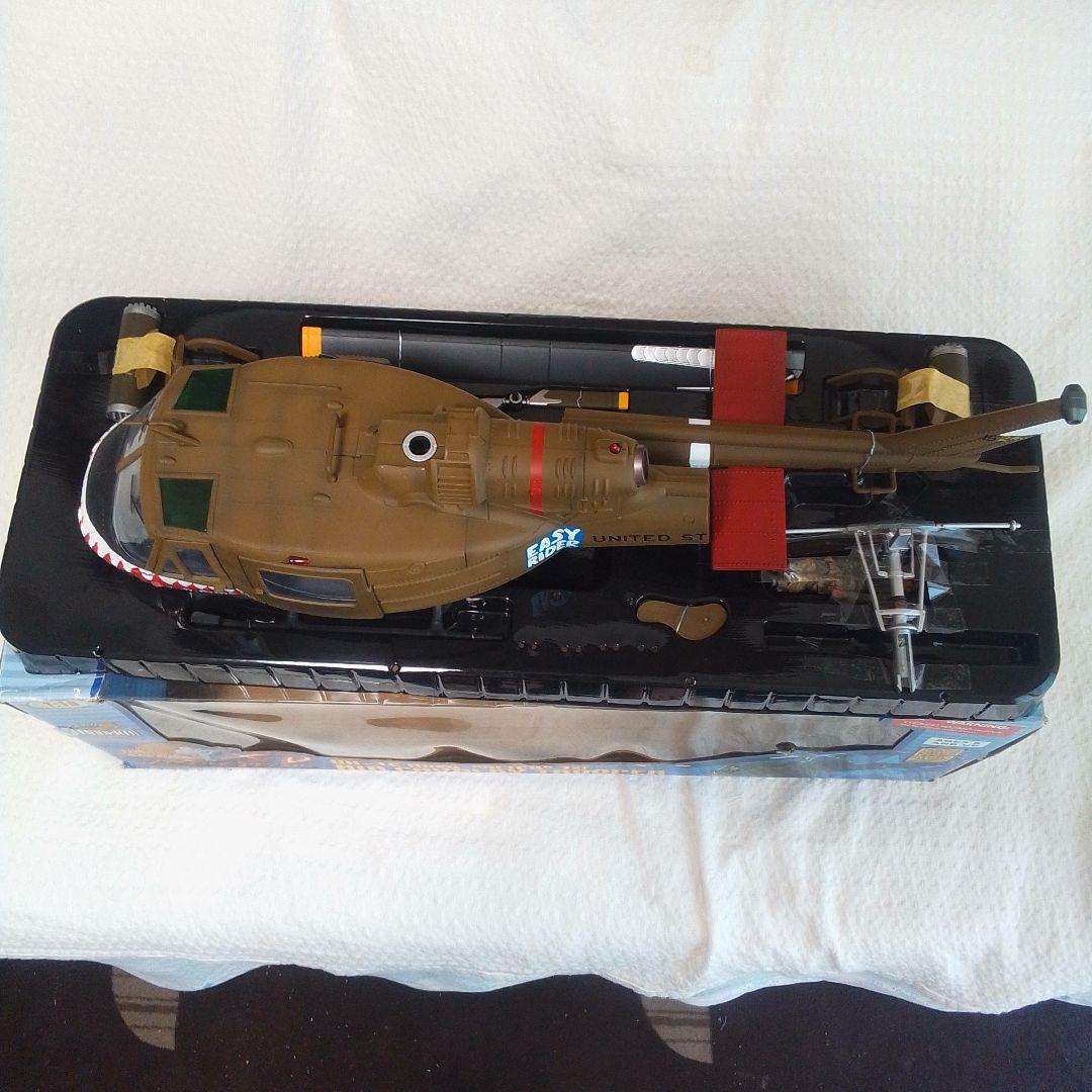 航空機・ヘリコプター 1/18 HU-1C HUEY helicopter