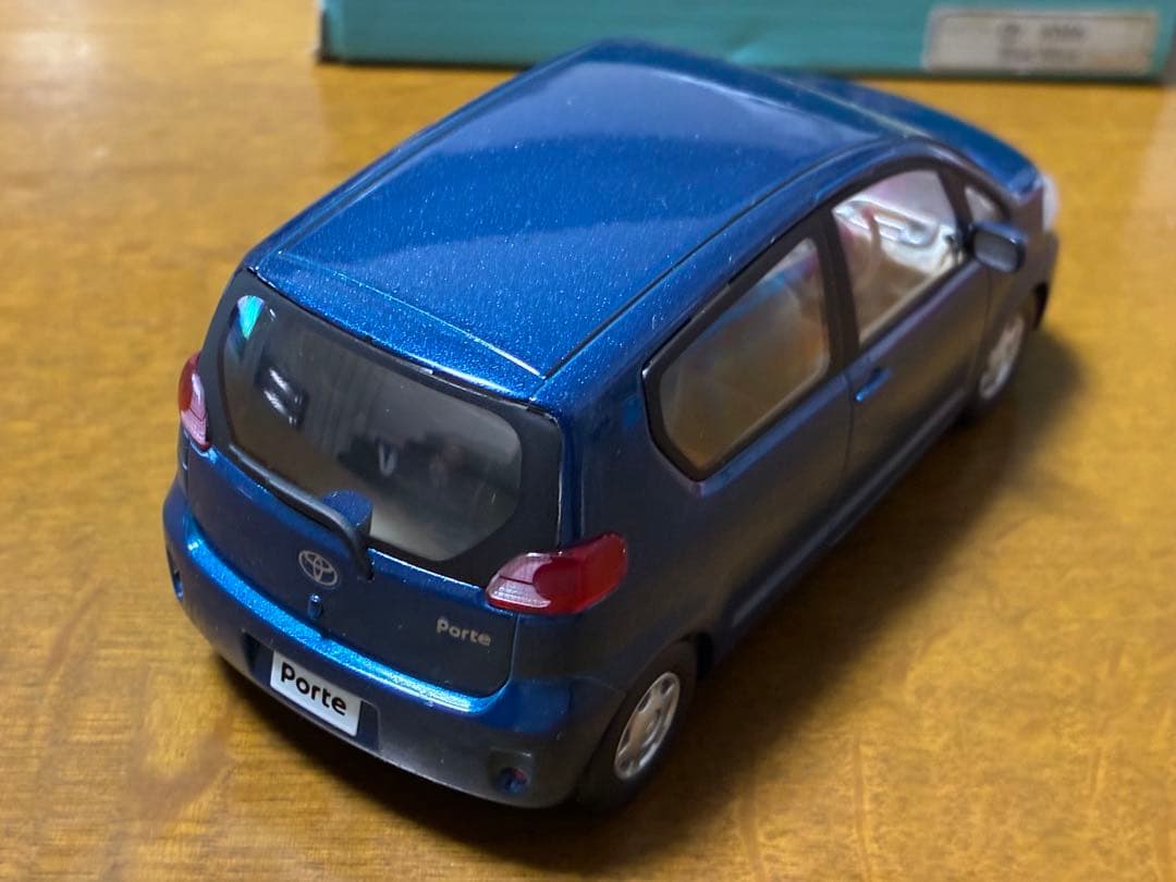 トヨタ ポルテ 初期型 カラーサンプル ミニカー ブルー 1/30