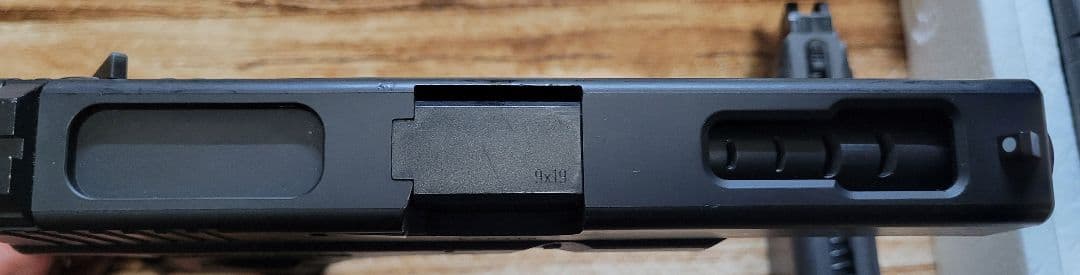 東京マルイ　グロック18C マガジン2個付、ウッドランドガス未使用