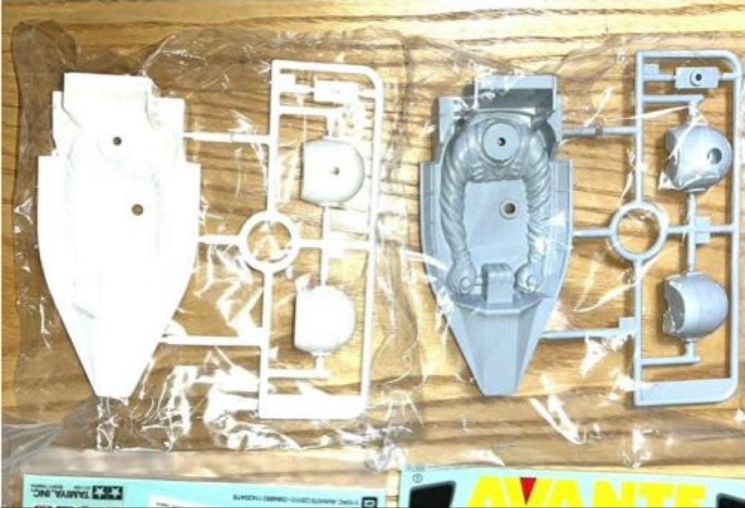 【2台】新品　タミヤ　アバンテ　アバンテブラックスペシャル　ボディセット　人形各